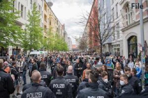برلن یونیورسٹی جرمنی میں طلبا احتجاج پولیس کی گرفتاریاں